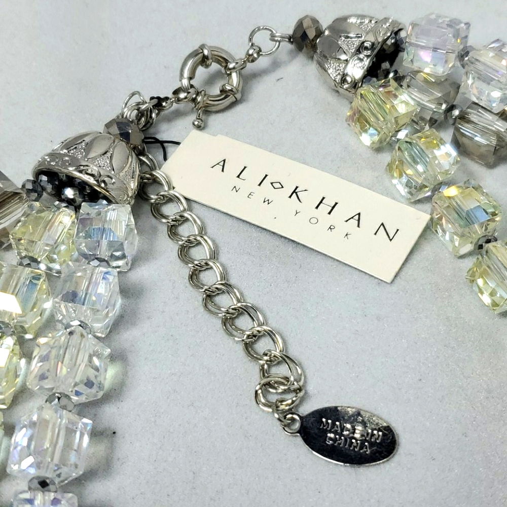 Ali khan glass cube bead 3 row necklace with casted end caps - Picture 3 of 3